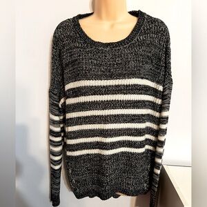 Black White & Gray Rue21 Sweater Size XL